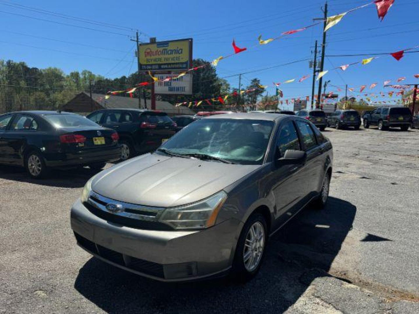 2009 Gray Ford Focus SE Sedan (1FAHP35N19W) with an 2.0L L4 DOHC 16V engine, located at 1806 Veterans Memorial Hwy SW, Austell, GA, 30168, (770) 944-9558, 33.817959, -84.606987 - Photo#0