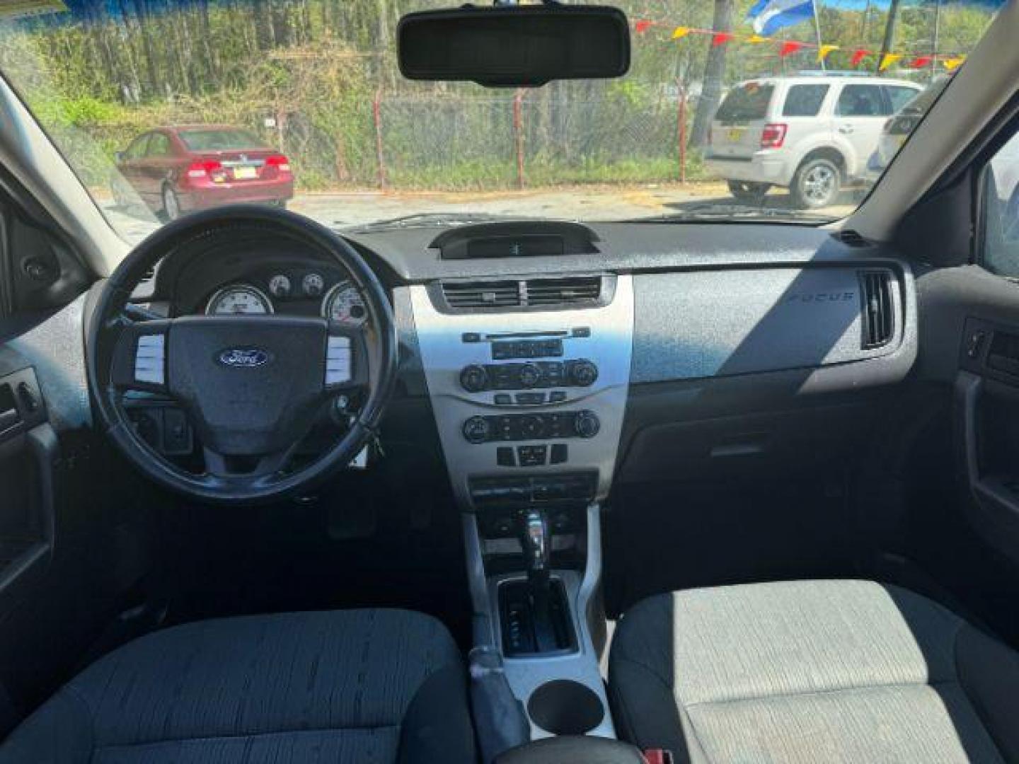 2009 Gray Ford Focus SE Sedan (1FAHP35N19W) with an 2.0L L4 DOHC 16V engine, located at 1806 Veterans Memorial Hwy SW, Austell, GA, 30168, (770) 944-9558, 33.817959, -84.606987 - Photo#11