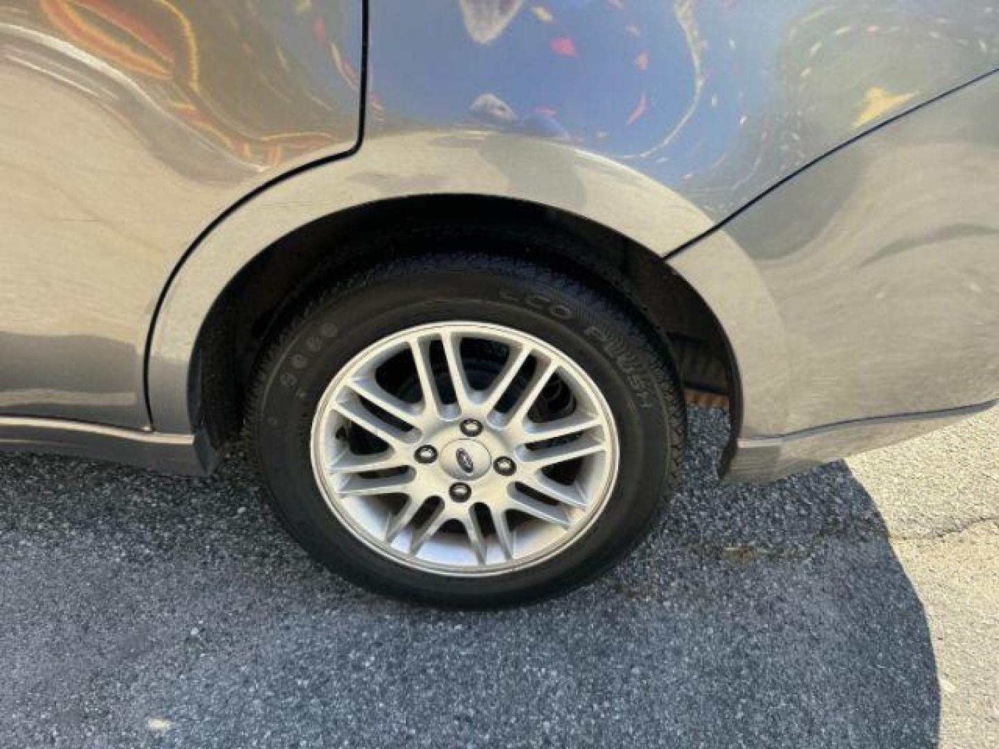 2009 Gray Ford Focus SE Sedan (1FAHP35N19W) with an 2.0L L4 DOHC 16V engine, located at 1806 Veterans Memorial Hwy SW, Austell, GA, 30168, (770) 944-9558, 33.817959, -84.606987 - Photo#19