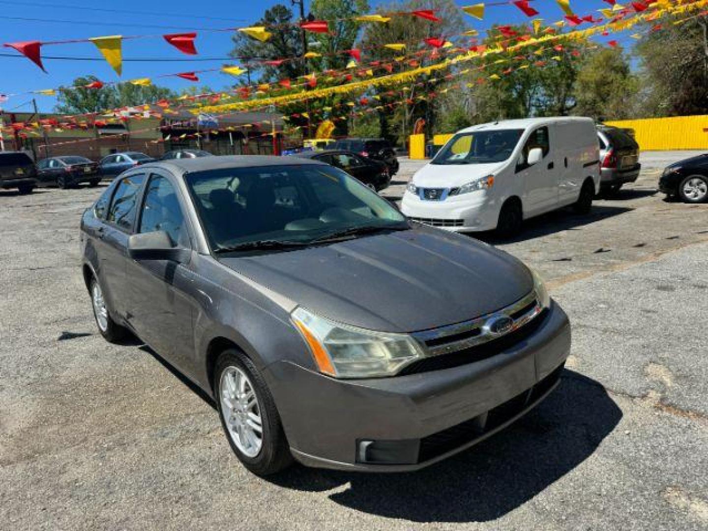 2009 Gray Ford Focus SE Sedan (1FAHP35N19W) with an 2.0L L4 DOHC 16V engine, located at 1806 Veterans Memorial Hwy SW, Austell, GA, 30168, (770) 944-9558, 33.817959, -84.606987 - Photo#2