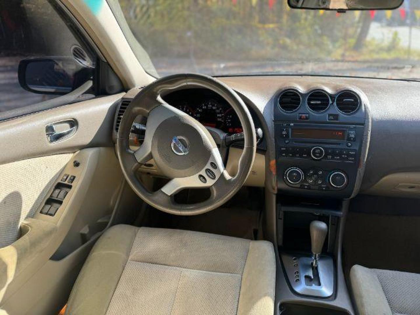 2009 GOLD Nissan Altima 2.5 S (1N4AL21EX9N) with an 2.5L L4 DOHC 16V engine, Continuously Variable Transmission transmission, located at 1806 Veterans Memorial Hwy SW, Austell, GA, 30168, (770) 944-9558, 33.817959, -84.606987 - Photo#9