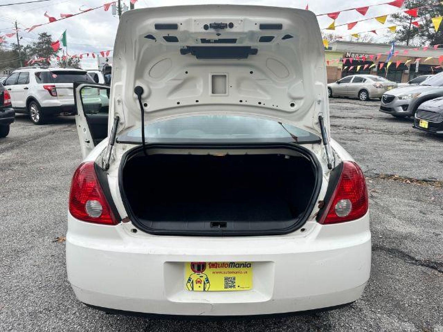 2006 White Pontiac G6 Sedan (1G2ZF55B464) with an 2.4L L4 OHV 8V engine, 4-Speed Automatic transmission, located at 1806 Veterans Memorial Hwy SW, Austell, GA, 30168, (770) 944-9558, 33.817959, -84.606987 - Photo#11