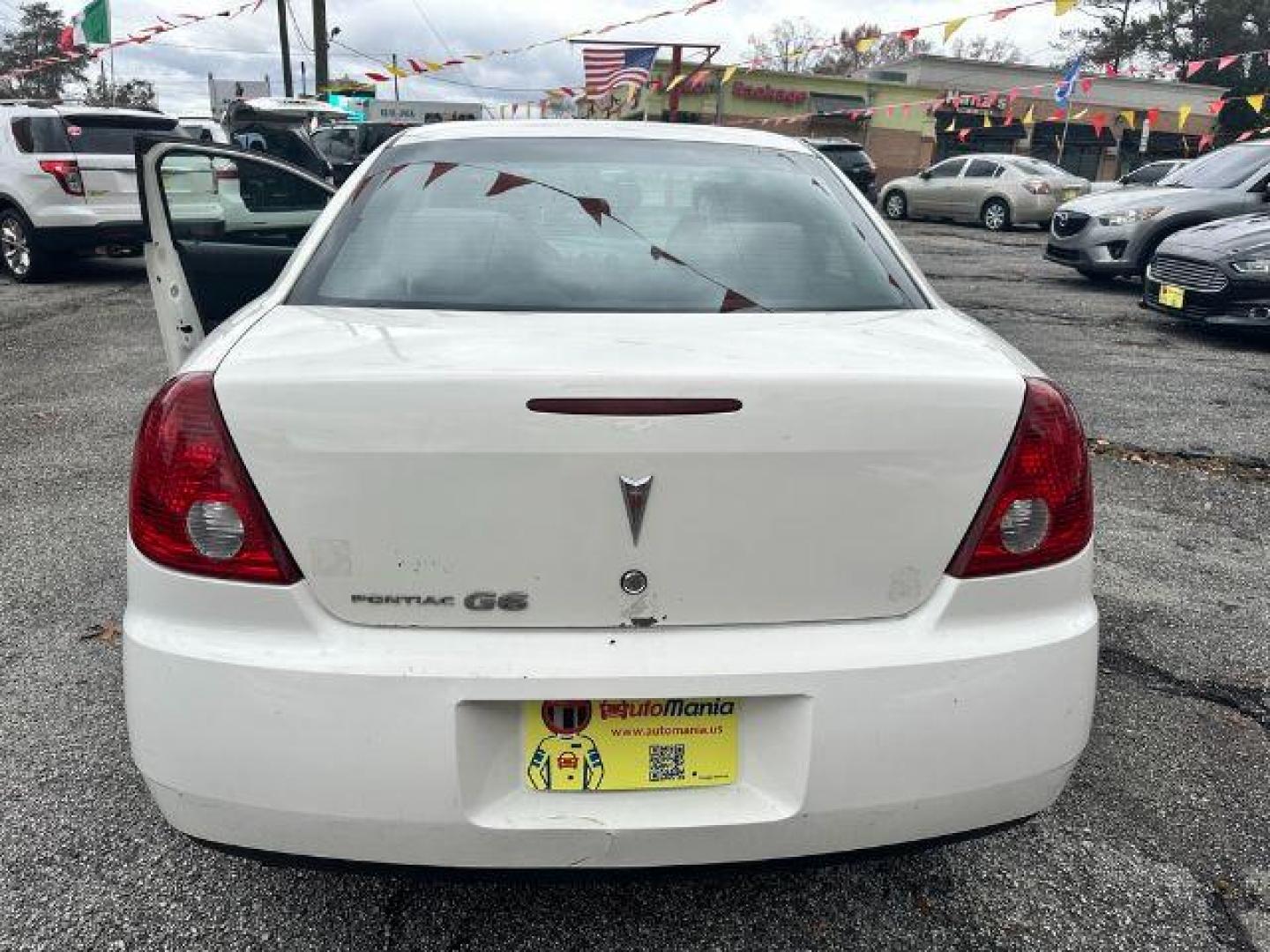 2006 White Pontiac G6 Sedan (1G2ZF55B464) with an 2.4L L4 OHV 8V engine, 4-Speed Automatic transmission, located at 1806 Veterans Memorial Hwy SW, Austell, GA, 30168, (770) 944-9558, 33.817959, -84.606987 - Photo#12