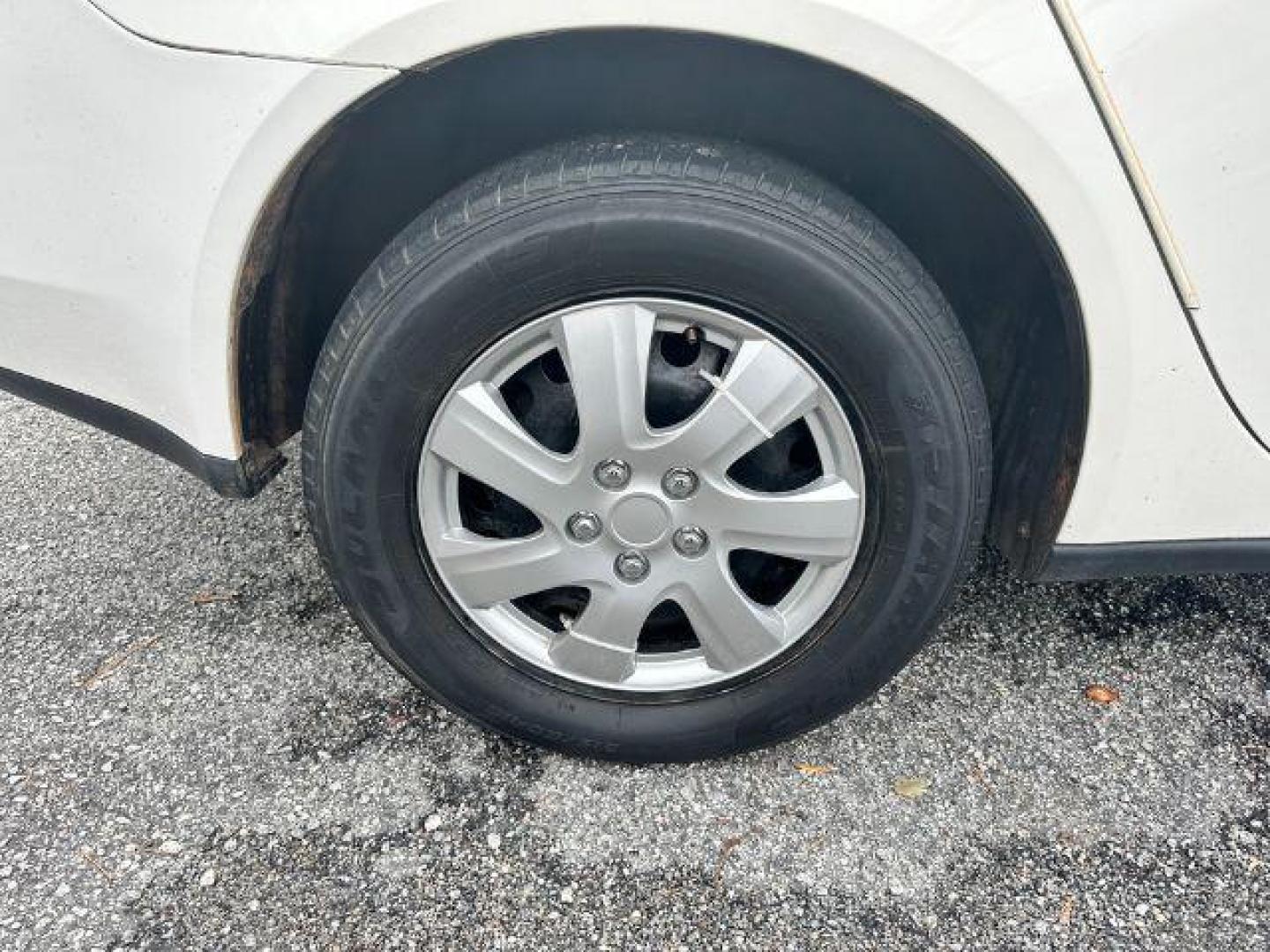 2006 White Pontiac G6 Sedan (1G2ZF55B464) with an 2.4L L4 OHV 8V engine, 4-Speed Automatic transmission, located at 1806 Veterans Memorial Hwy SW, Austell, GA, 30168, (770) 944-9558, 33.817959, -84.606987 - Photo#14