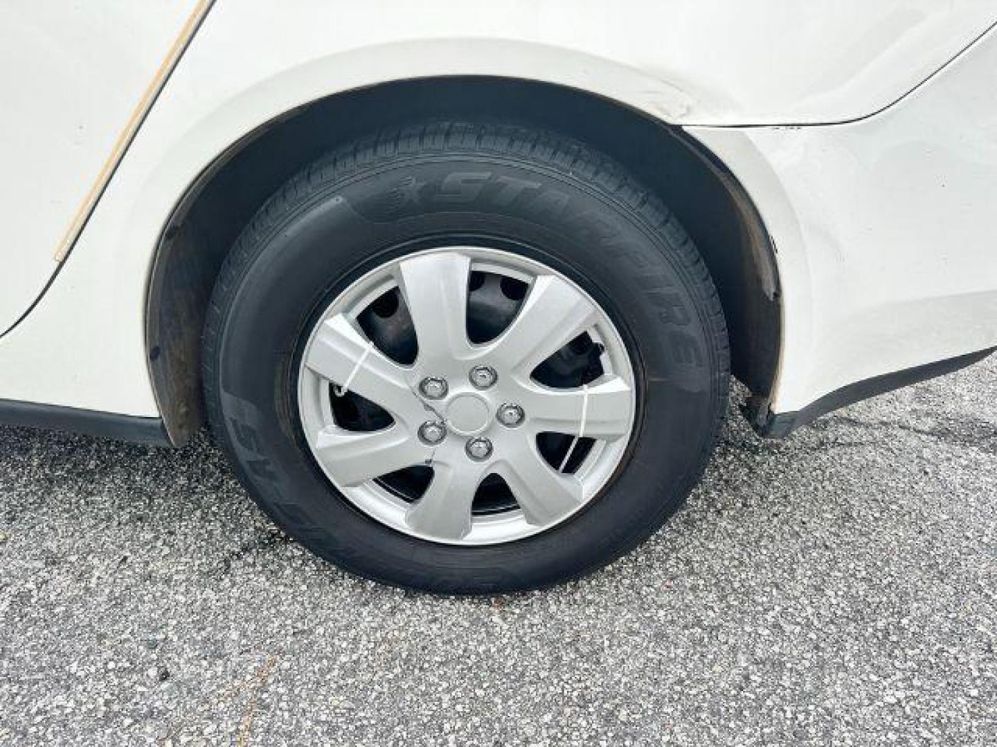 2006 White Pontiac G6 Sedan (1G2ZF55B464) with an 2.4L L4 OHV 8V engine, 4-Speed Automatic transmission, located at 1806 Veterans Memorial Hwy SW, Austell, GA, 30168, (770) 944-9558, 33.817959, -84.606987 - Photo#15