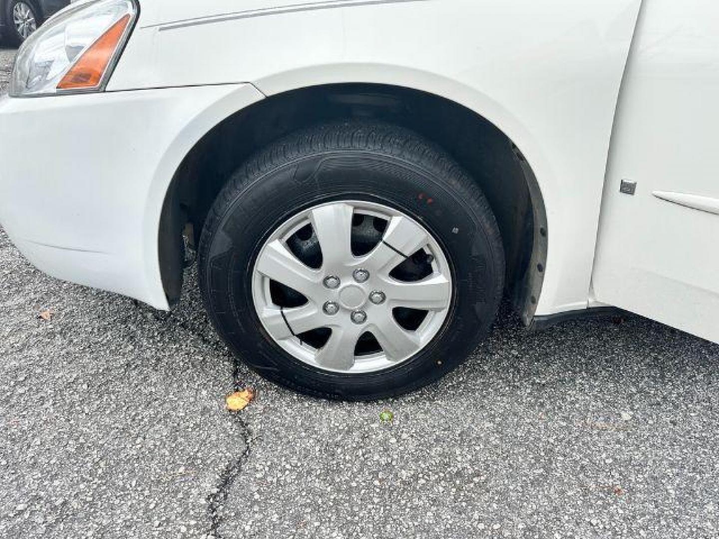 2006 White Pontiac G6 Sedan (1G2ZF55B464) with an 2.4L L4 OHV 8V engine, 4-Speed Automatic transmission, located at 1806 Veterans Memorial Hwy SW, Austell, GA, 30168, (770) 944-9558, 33.817959, -84.606987 - Photo#16