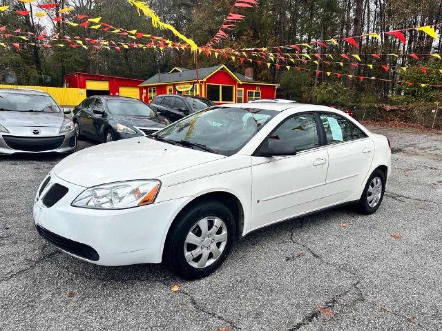 2006 White Pontiac G6 Sedan (1G2ZF55B464) with an 2.4L L4 OHV 8V engine, 4-Speed Automatic transmission, located at 1806 Veterans Memorial Hwy SW, Austell, GA, 30168, (770) 944-9558, 33.817959, -84.606987 - Photo#2