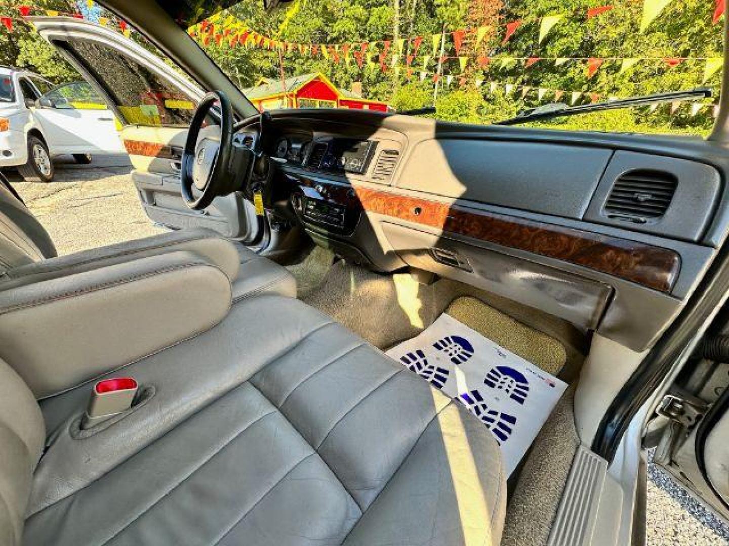 2006 Silver Mercury Grand Marquis LS Premium (2MEFM75V66X) with an 4.6L V8 OHC 16V FFV engine, 4-Speed Automatic transmission, located at 1806 Veterans Memorial Hwy SW, Austell, GA, 30168, (770) 944-9558, 33.817959, -84.606987 - Photo#12