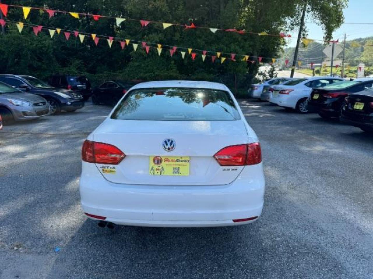 2012 WHITE Volkswagen Jetta SE (3VWDX7AJ9CM) with an 2.5L L5 DOHC 20V engine, 6-Speed Automatic transmission, located at 1806 Veterans Memorial Hwy SW, Austell, GA, 30168, (770) 944-9558, 33.817959, -84.606987 - Photo#3