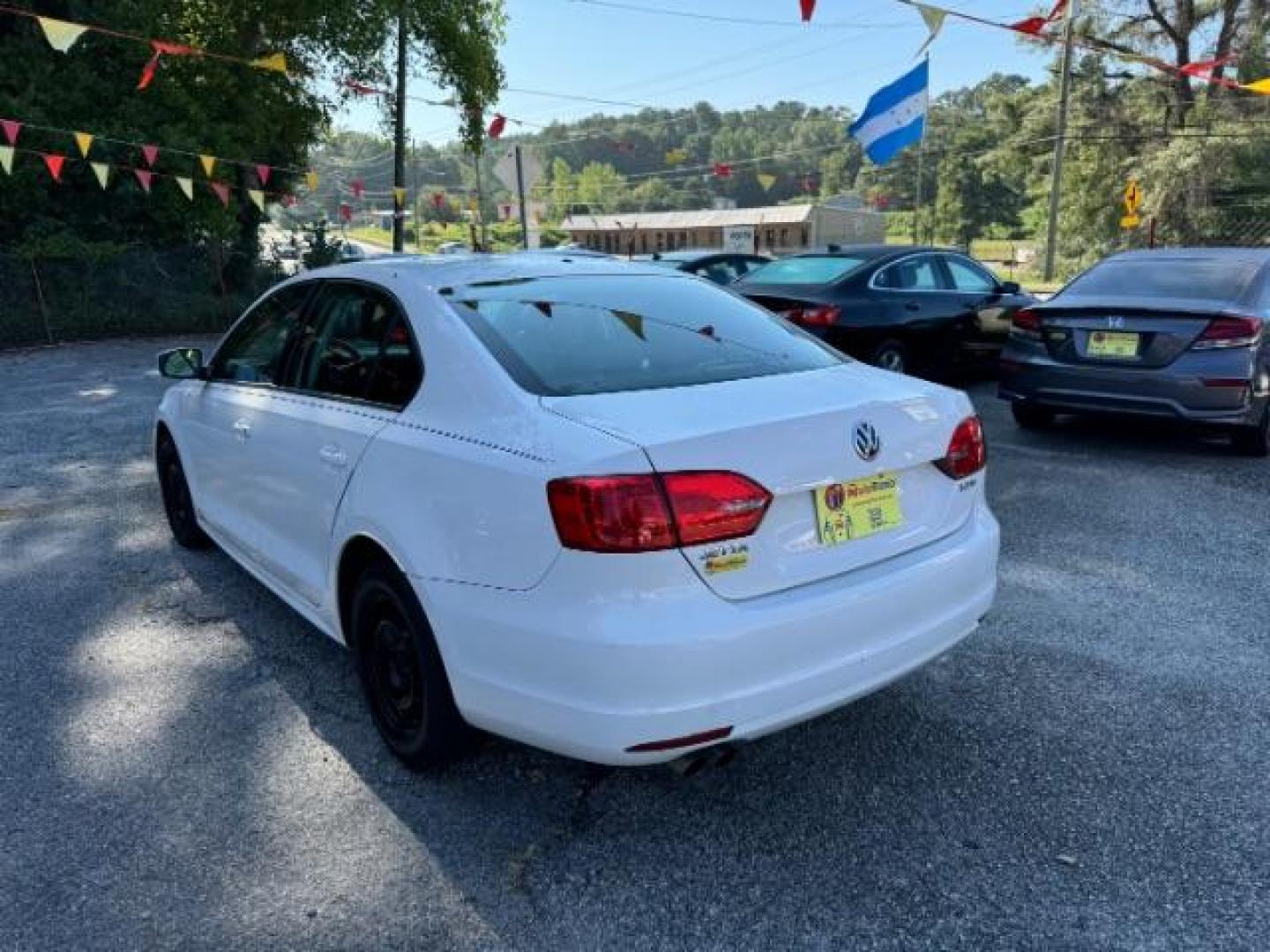 2012 WHITE Volkswagen Jetta SE (3VWDX7AJ9CM) with an 2.5L L5 DOHC 20V engine, 6-Speed Automatic transmission, located at 1806 Veterans Memorial Hwy SW, Austell, GA, 30168, (770) 944-9558, 33.817959, -84.606987 - Photo#5