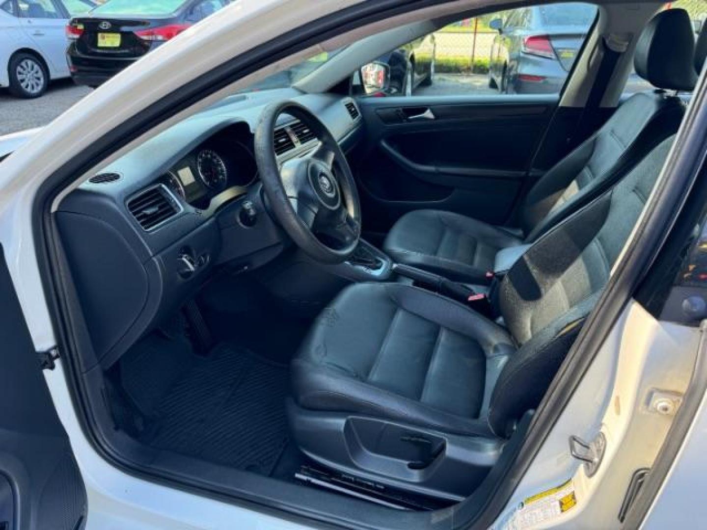 2012 WHITE Volkswagen Jetta SE (3VWDX7AJ9CM) with an 2.5L L5 DOHC 20V engine, 6-Speed Automatic transmission, located at 1806 Veterans Memorial Hwy SW, Austell, GA, 30168, (770) 944-9558, 33.817959, -84.606987 - Photo#6