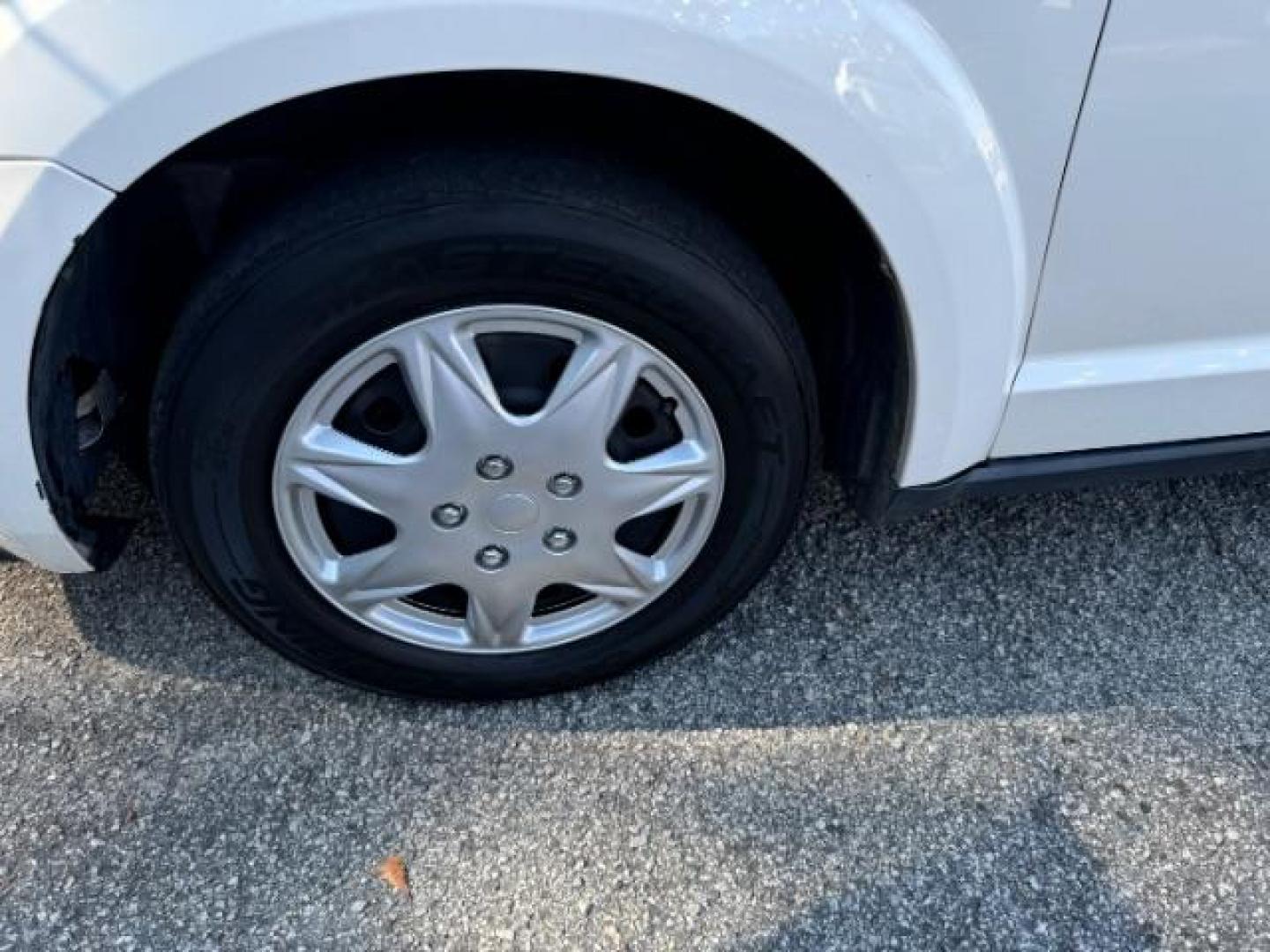 2014 WHITE Dodge Journey SE (3C4PDCAB5ET) with an 2.4L L4 DOHC 16V engine, 4-Speed Automatic transmission, located at 1806 Veterans Memorial Hwy SW, Austell, GA, 30168, (770) 944-9558, 33.817959, -84.606987 - Photo#19