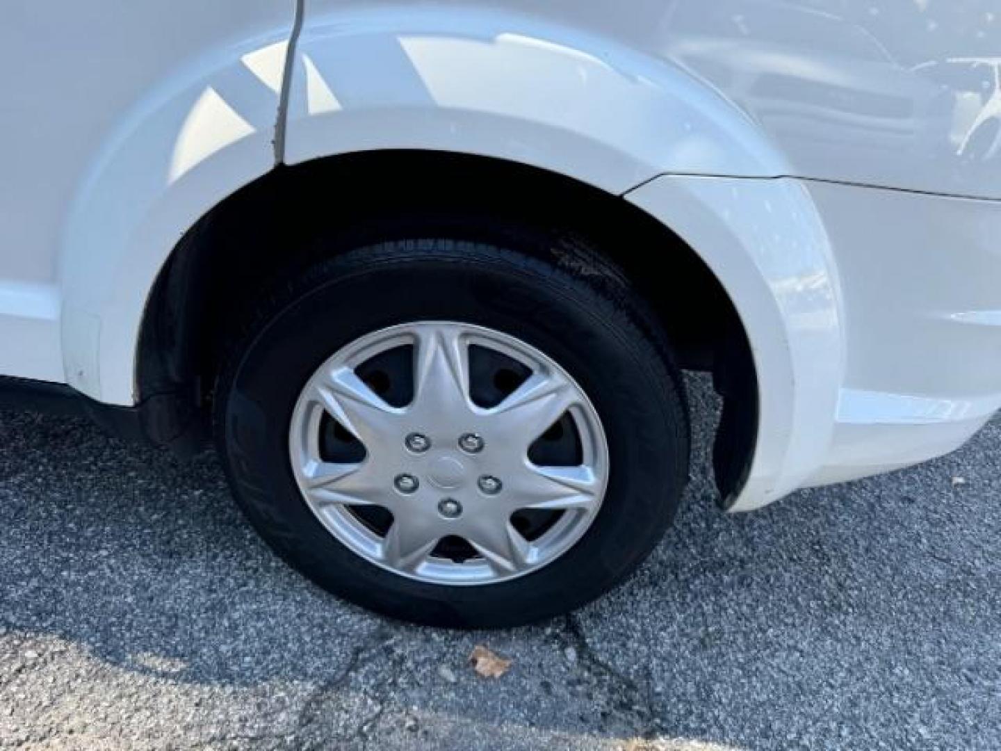 2014 WHITE Dodge Journey SE (3C4PDCAB5ET) with an 2.4L L4 DOHC 16V engine, 4-Speed Automatic transmission, located at 1806 Veterans Memorial Hwy SW, Austell, GA, 30168, (770) 944-9558, 33.817959, -84.606987 - Photo#21