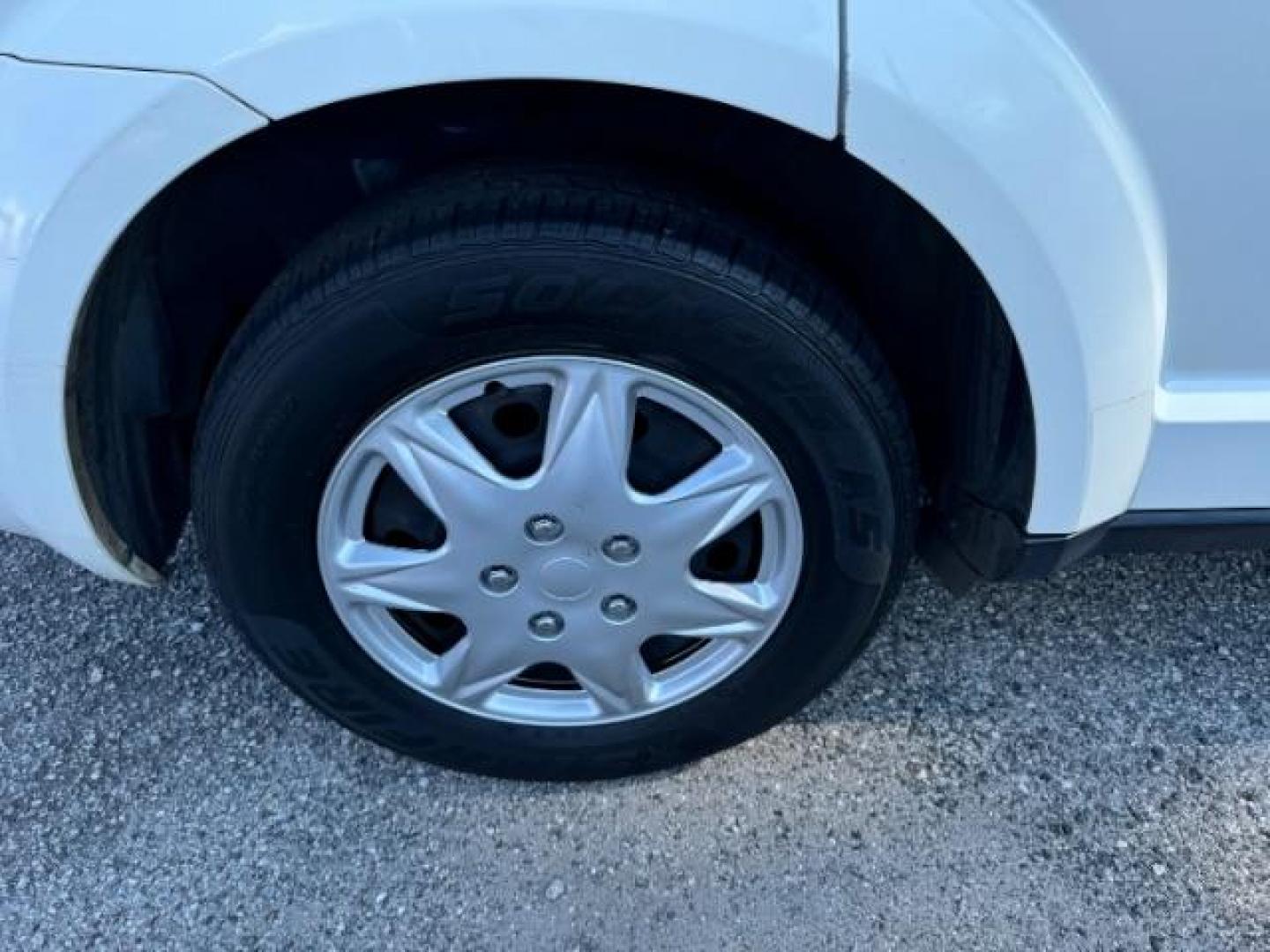 2014 WHITE Dodge Journey SE (3C4PDCAB5ET) with an 2.4L L4 DOHC 16V engine, 4-Speed Automatic transmission, located at 1806 Veterans Memorial Hwy SW, Austell, GA, 30168, (770) 944-9558, 33.817959, -84.606987 - Photo#22