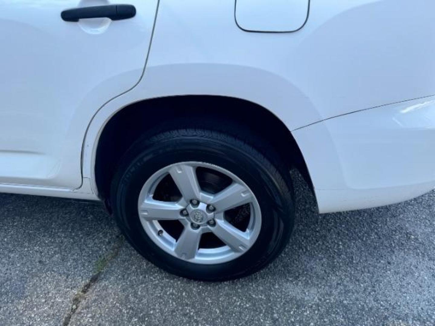 2008 White Toyota RAV4 Base I4 2WD (JTMZD33VX85) with an 2.4L L4 DOHC 16V engine, 4-Speed Automatic transmission, located at 1806 Veterans Memorial Hwy SW, Austell, GA, 30168, (770) 944-9558, 33.817959, -84.606987 - Photo#3