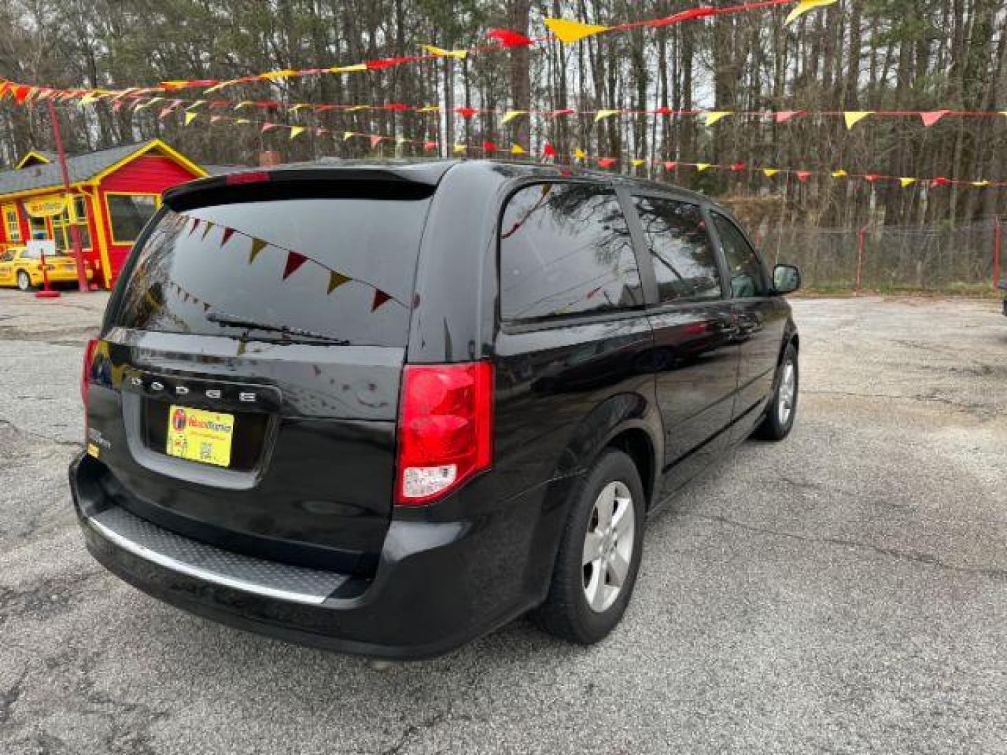 2013 Black Dodge Grand Caravan SE (2C4RDGBG3DR) with an 3.6L V6 DOHC 24V engine, 6-Speed Automatic transmission, located at 1806 Veterans Memorial Hwy SW, Austell, GA, 30168, (770) 944-9558, 33.817959, -84.606987 - Photo#4