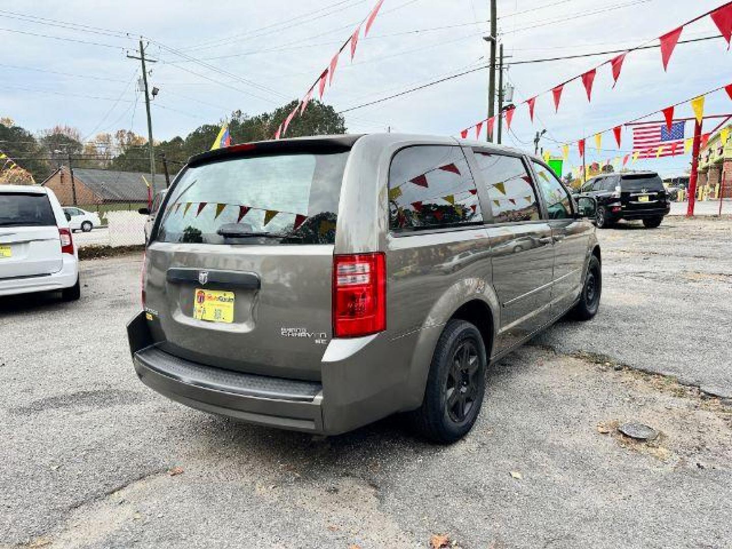 2010 Gray Dodge Grand Caravan SE (2D4RN4DE8AR) with an 3.3L V6 OHV 12V engine, 4-Speed Automatic transmission, located at 1806 Veterans Memorial Hwy SW, Austell, GA, 30168, (770) 944-9558, 33.817959, -84.606987 - Photo#3