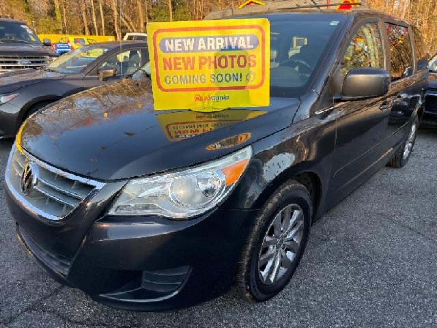 2012 GRAY Volkswagen Routan SE (2C4RVABG8CR) with an 3.6L V6 DOHC 24V engine, 6-Speed Automatic transmission, located at 1806 Veterans Memorial Hwy SW, Austell, GA, 30168, (770) 944-9558, 33.817959, -84.606987 - Photo#0