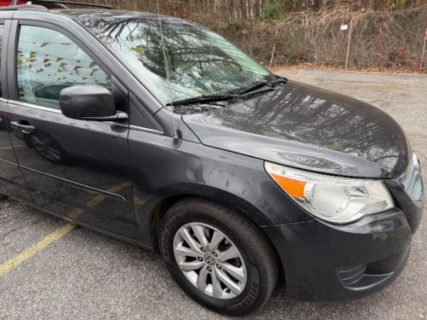 2012 GRAY Volkswagen Routan SE (2C4RVABG8CR) with an 3.6L V6 DOHC 24V engine, 6-Speed Automatic transmission, located at 1806 Veterans Memorial Hwy SW, Austell, GA, 30168, (770) 944-9558, 33.817959, -84.606987 - Photo#8