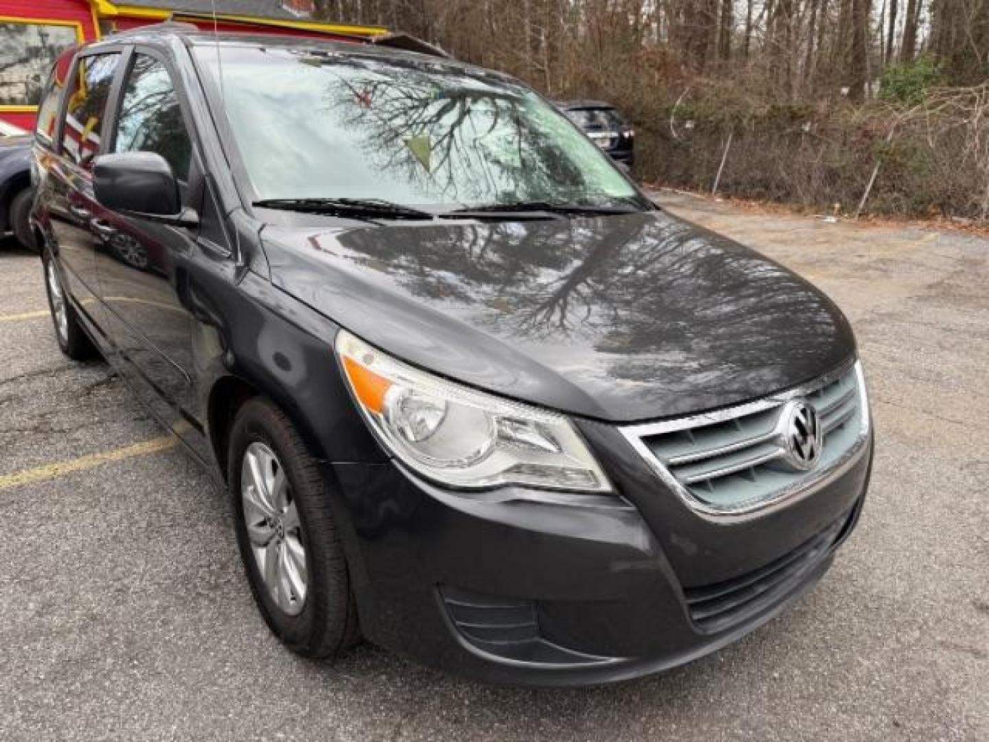 2012 GRAY Volkswagen Routan SE (2C4RVABG8CR) with an 3.6L V6 DOHC 24V engine, 6-Speed Automatic transmission, located at 1806 Veterans Memorial Hwy SW, Austell, GA, 30168, (770) 944-9558, 33.817959, -84.606987 - Photo#9