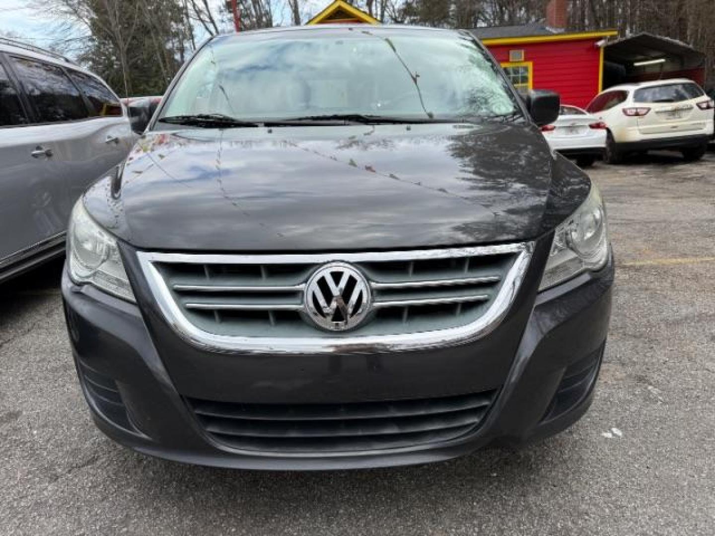 2012 GRAY Volkswagen Routan SE (2C4RVABG8CR) with an 3.6L V6 DOHC 24V engine, 6-Speed Automatic transmission, located at 1806 Veterans Memorial Hwy SW, Austell, GA, 30168, (770) 944-9558, 33.817959, -84.606987 - Photo#10