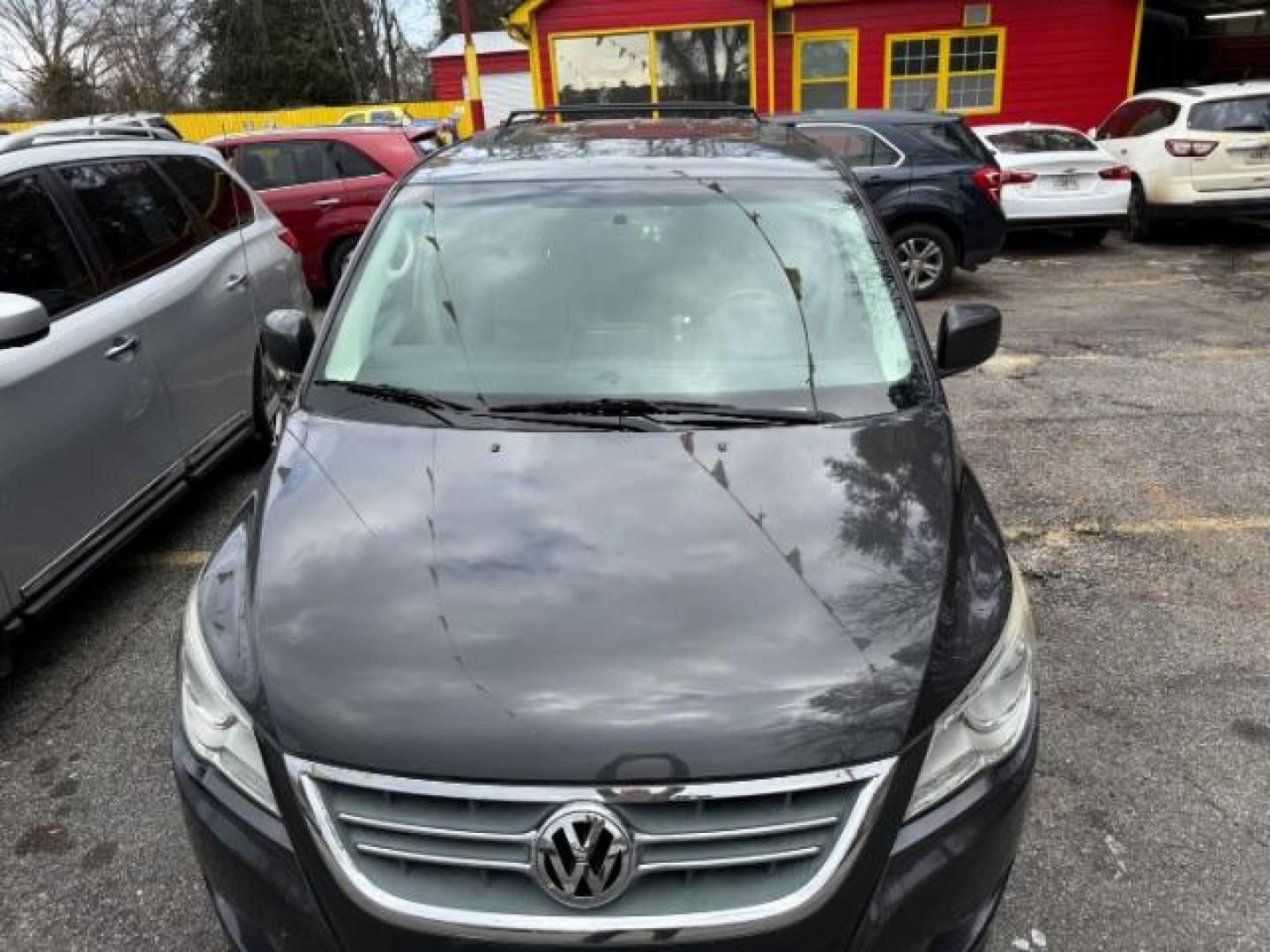 2012 GRAY Volkswagen Routan SE (2C4RVABG8CR) with an 3.6L V6 DOHC 24V engine, 6-Speed Automatic transmission, located at 1806 Veterans Memorial Hwy SW, Austell, GA, 30168, (770) 944-9558, 33.817959, -84.606987 - Photo#11