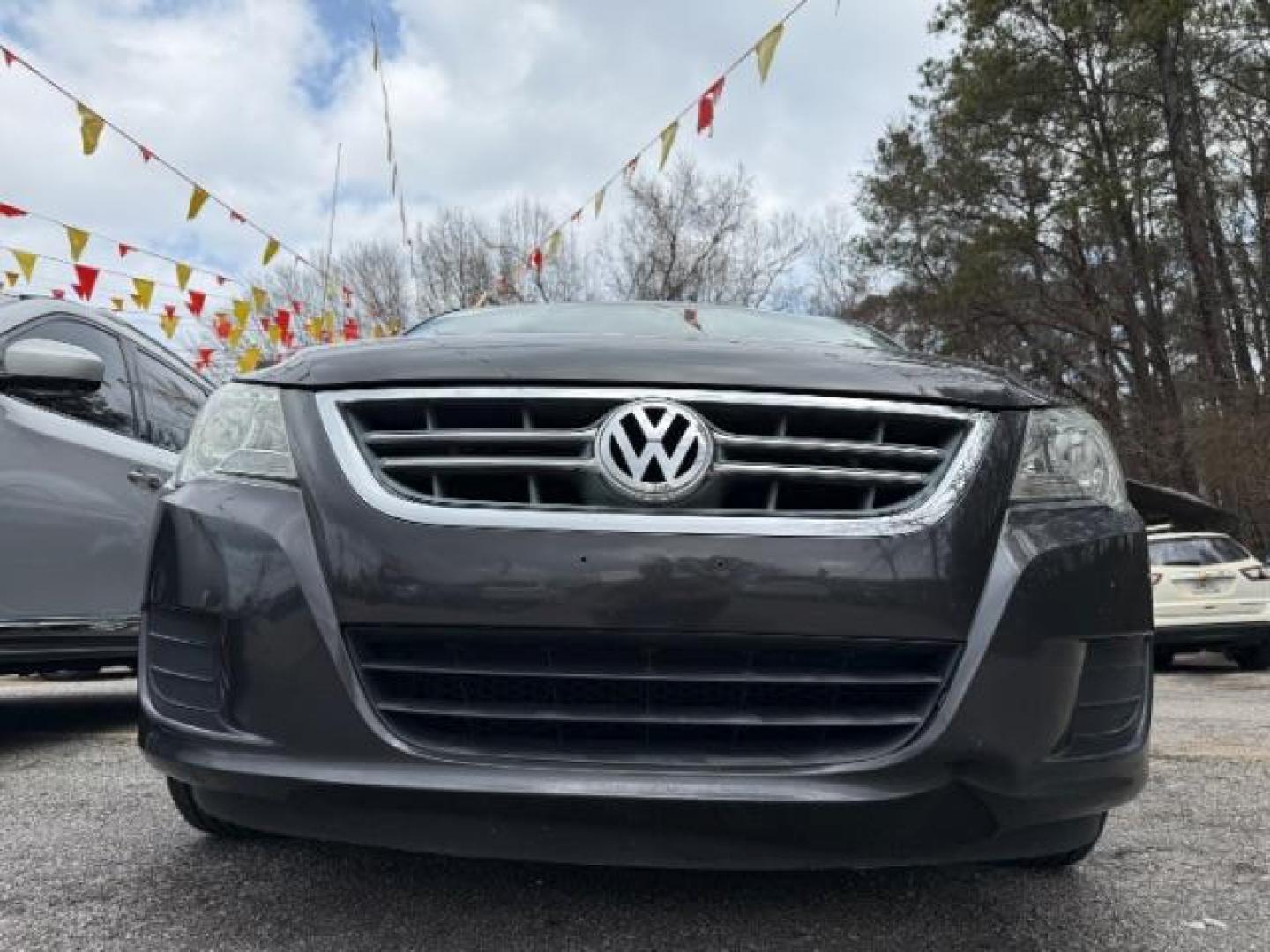 2012 GRAY Volkswagen Routan SE (2C4RVABG8CR) with an 3.6L V6 DOHC 24V engine, 6-Speed Automatic transmission, located at 1806 Veterans Memorial Hwy SW, Austell, GA, 30168, (770) 944-9558, 33.817959, -84.606987 - Photo#12