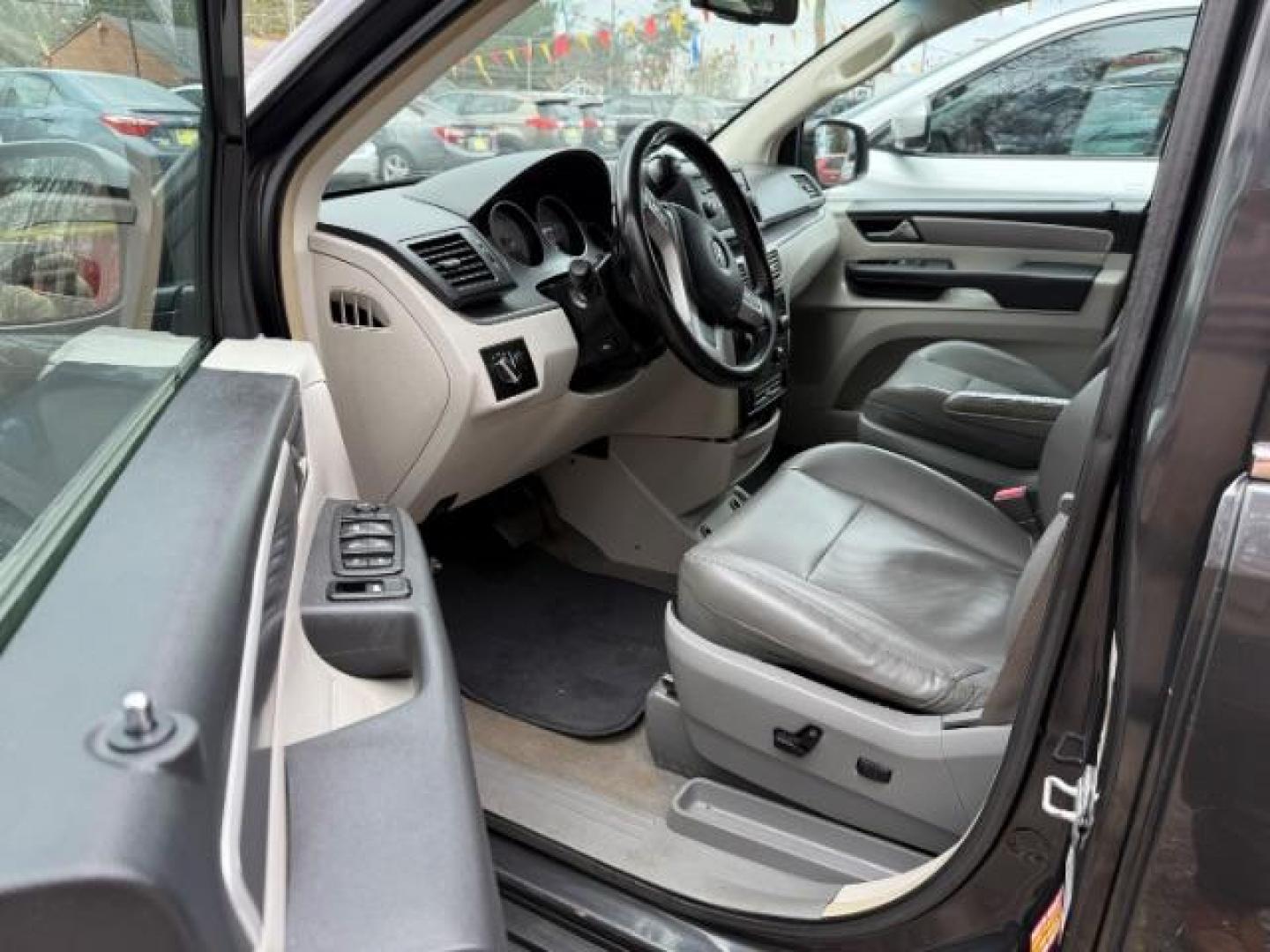 2012 GRAY Volkswagen Routan SE (2C4RVABG8CR) with an 3.6L V6 DOHC 24V engine, 6-Speed Automatic transmission, located at 1806 Veterans Memorial Hwy SW, Austell, GA, 30168, (770) 944-9558, 33.817959, -84.606987 - Photo#13