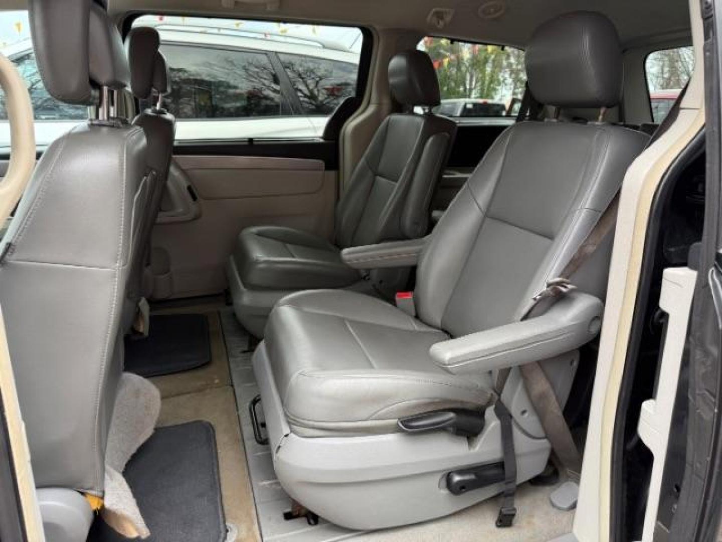 2012 GRAY Volkswagen Routan SE (2C4RVABG8CR) with an 3.6L V6 DOHC 24V engine, 6-Speed Automatic transmission, located at 1806 Veterans Memorial Hwy SW, Austell, GA, 30168, (770) 944-9558, 33.817959, -84.606987 - Photo#16