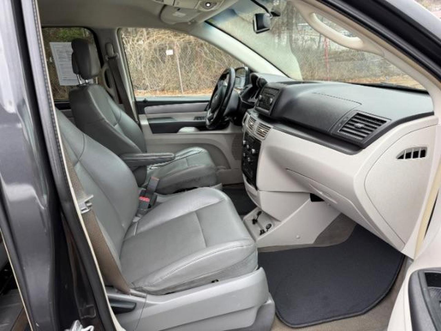 2012 GRAY Volkswagen Routan SE (2C4RVABG8CR) with an 3.6L V6 DOHC 24V engine, 6-Speed Automatic transmission, located at 1806 Veterans Memorial Hwy SW, Austell, GA, 30168, (770) 944-9558, 33.817959, -84.606987 - Photo#21