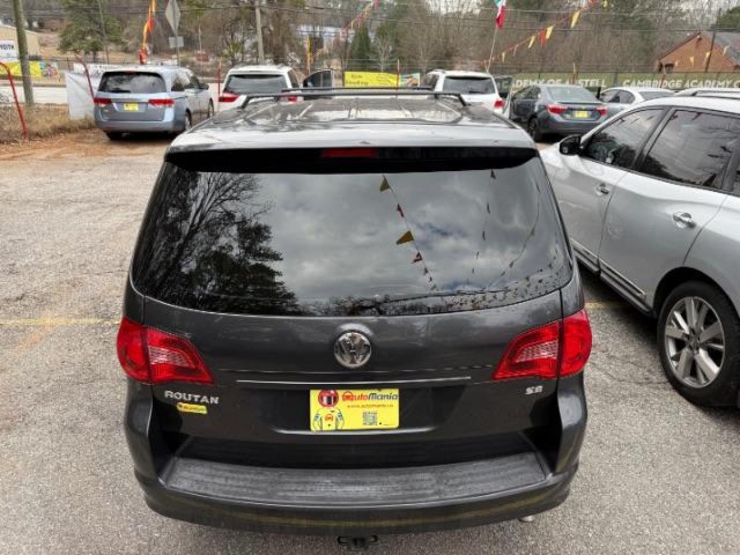 2012 GRAY Volkswagen Routan SE (2C4RVABG8CR) with an 3.6L V6 DOHC 24V engine, 6-Speed Automatic transmission, located at 1806 Veterans Memorial Hwy SW, Austell, GA, 30168, (770) 944-9558, 33.817959, -84.606987 - Photo#3