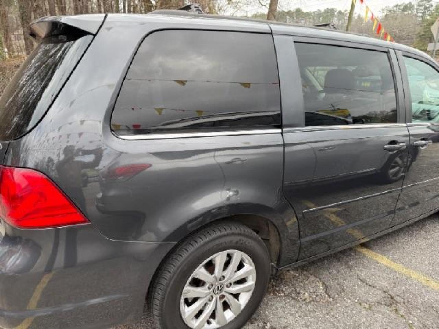 2012 GRAY Volkswagen Routan SE (2C4RVABG8CR) with an 3.6L V6 DOHC 24V engine, 6-Speed Automatic transmission, located at 1806 Veterans Memorial Hwy SW, Austell, GA, 30168, (770) 944-9558, 33.817959, -84.606987 - Photo#7