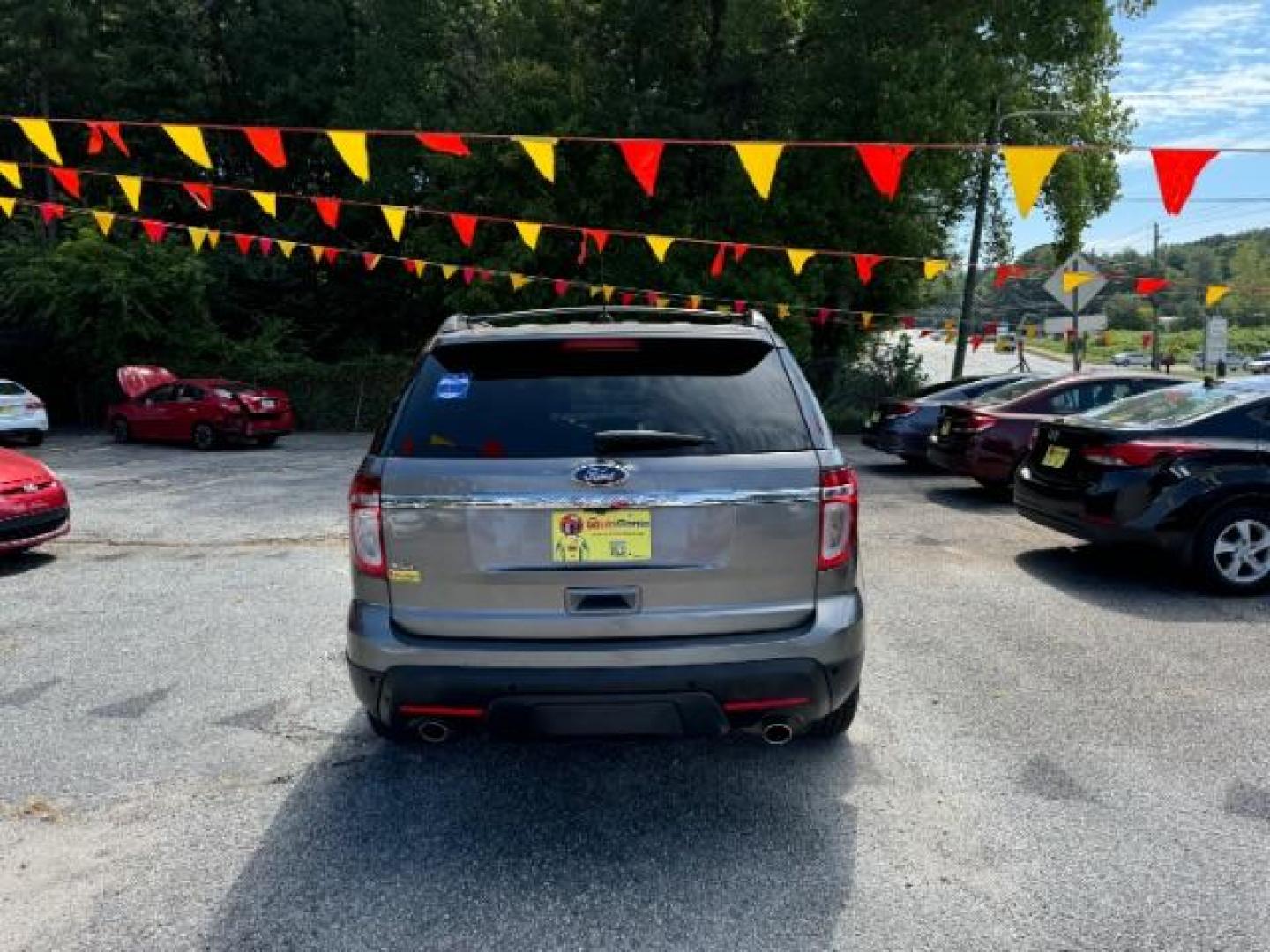 2011 Gray Ford Explorer XLT FWD (1FMHK7D82BG) with an 3.5L V6 DOHC 24V engine, 6-Speed Automatic transmission, located at 1806 Veterans Memorial Hwy SW, Austell, GA, 30168, (770) 944-9558, 33.817959, -84.606987 - Photo#4