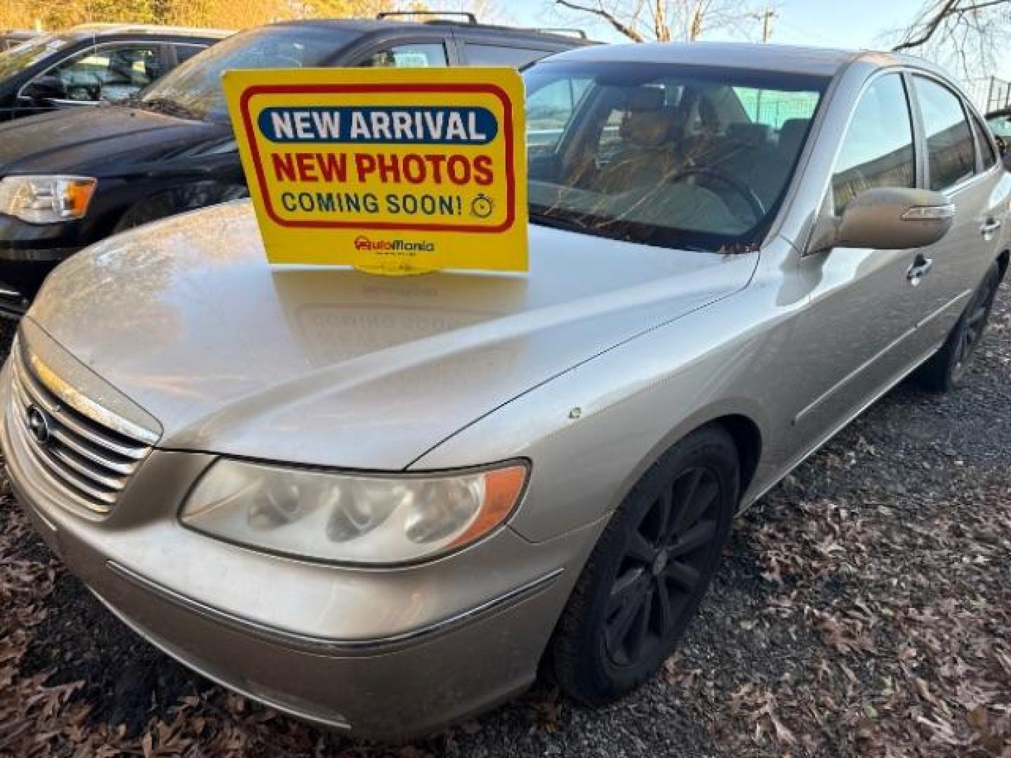 2009 GOLD Hyundai Azera Limited (KMHFC46F09A) with an 3.8L V6 DOHC 24V engine, 5-Speed Automatic transmission, located at 1806 Veterans Memorial Hwy SW, Austell, GA, 30168, (770) 944-9558, 33.817959, -84.606987 - Photo#0