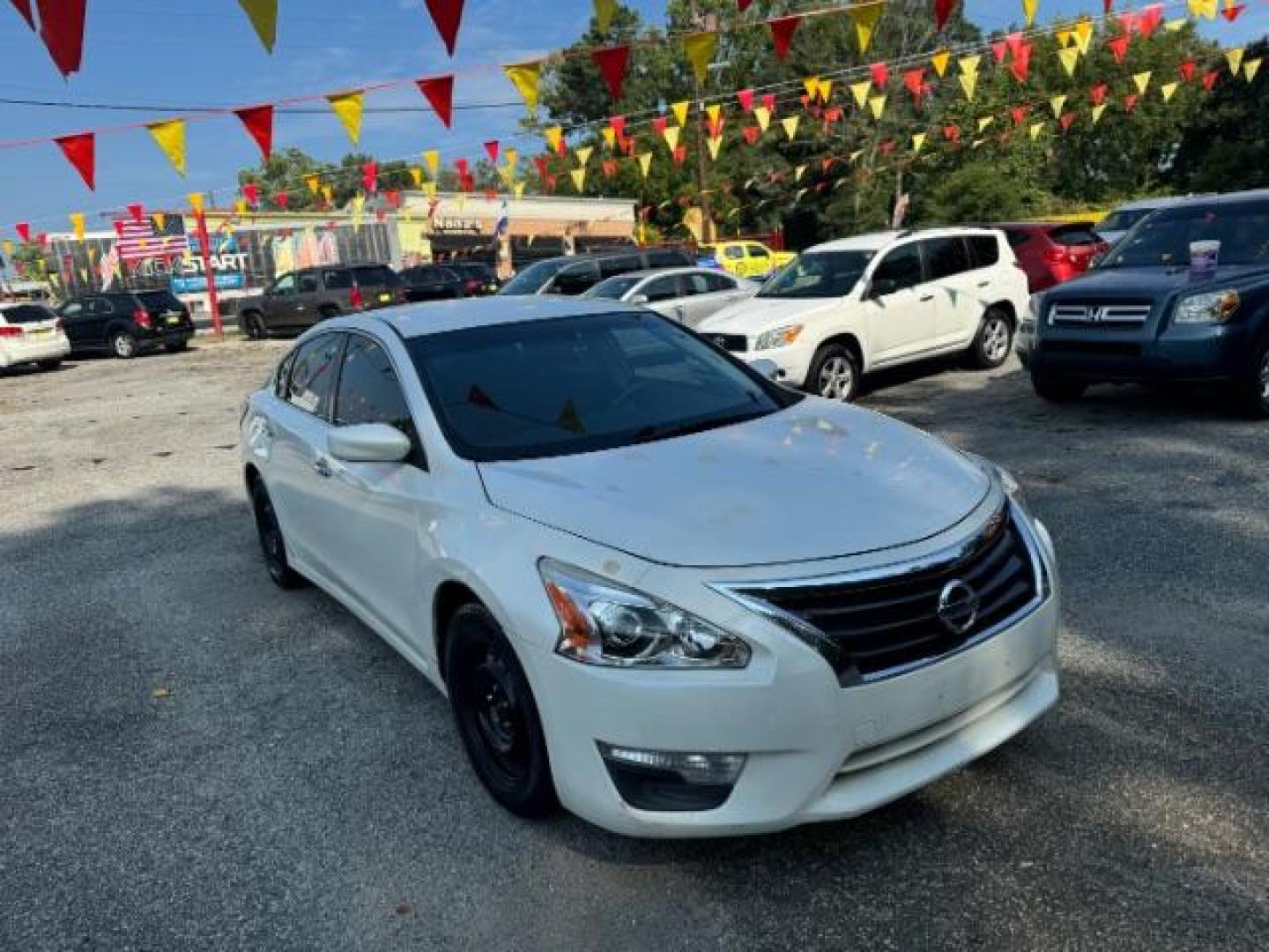 2013 WHITE Nissan Altima 2.5 (1N4AL3AP6DC) with an 2.5L L4 DOHC 16V engine, 6-Speed Manual transmission, located at 1806 Veterans Memorial Hwy SW, Austell, GA, 30168, (770) 944-9558, 33.817959, -84.606987 - Photo#5