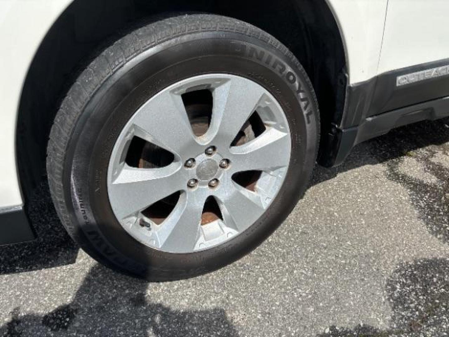 2010 White Subaru Outback 2.5i Limited (4S4BRCKC0A3) with an 2.5L H4 DOHC 16V engine, Continuously Variable Transmission transmission, located at 1806 Veterans Memorial Hwy SW, Austell, GA, 30168, (770) 944-9558, 33.817959, -84.606987 - Photo#13