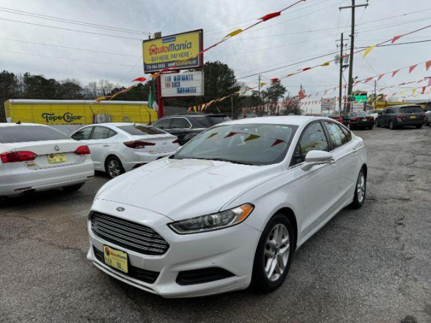 2016 White Ford Fusion SE (3FA6P0H72GR) with an 2.5L L4 DOHC 16V engine, 6-Speed Automatic transmission, located at 1806 Veterans Memorial Hwy SW, Austell, GA, 30168, (770) 944-9558, 33.817959, -84.606987 - Photo#0