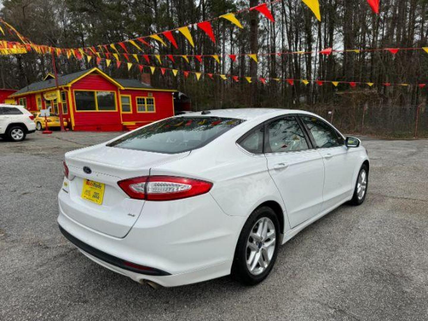 2016 White Ford Fusion SE (3FA6P0H72GR) with an 2.5L L4 DOHC 16V engine, 6-Speed Automatic transmission, located at 1806 Veterans Memorial Hwy SW, Austell, GA, 30168, (770) 944-9558, 33.817959, -84.606987 - Photo#3