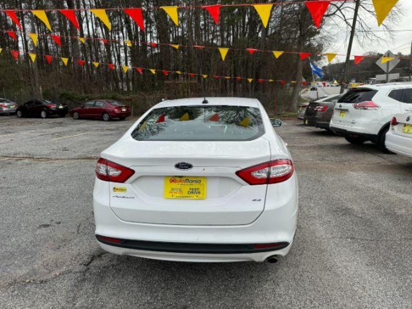 2016 White Ford Fusion SE (3FA6P0H72GR) with an 2.5L L4 DOHC 16V engine, 6-Speed Automatic transmission, located at 1806 Veterans Memorial Hwy SW, Austell, GA, 30168, (770) 944-9558, 33.817959, -84.606987 - Photo#4