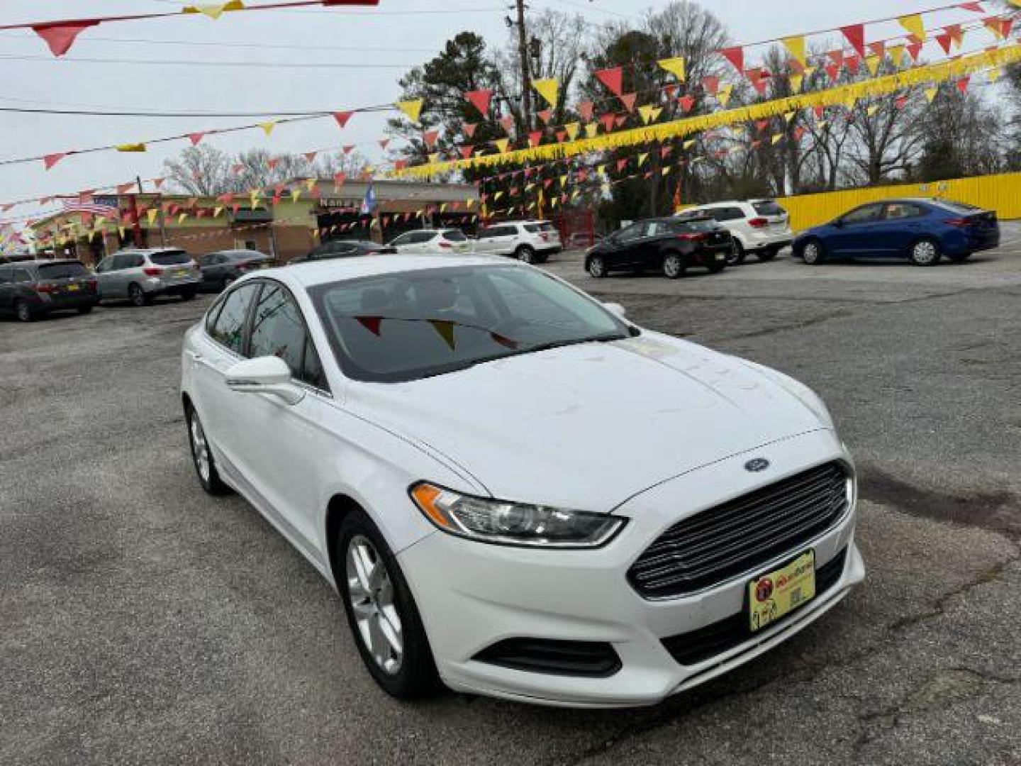 2016 White Ford Fusion SE (3FA6P0H72GR) with an 2.5L L4 DOHC 16V engine, 6-Speed Automatic transmission, located at 1806 Veterans Memorial Hwy SW, Austell, GA, 30168, (770) 944-9558, 33.817959, -84.606987 - Photo#2