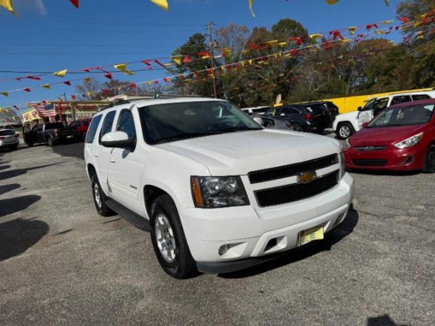 2013 White Chevrolet Tahoe LT 2WD (1GNSCBE00DR) with an 5.3L V8 OHV 16V FFV engine, 6-Speed Automatic transmission, located at 1806 Veterans Memorial Hwy SW, Austell, GA, 30168, (770) 944-9558, 33.817959, -84.606987 - Photo#2