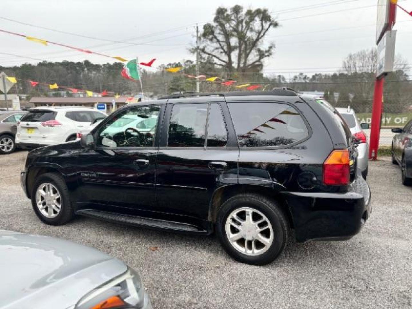 2006 Black GMC Envoy Denali 4WD (1GKET63M862) with an 5.3L V8 OHV 16V engine, 4-Speed Automatic transmission, located at 1806 Veterans Memorial Hwy SW, Austell, GA, 30168, (770) 944-9558, 33.817959, -84.606987 - Photo#4