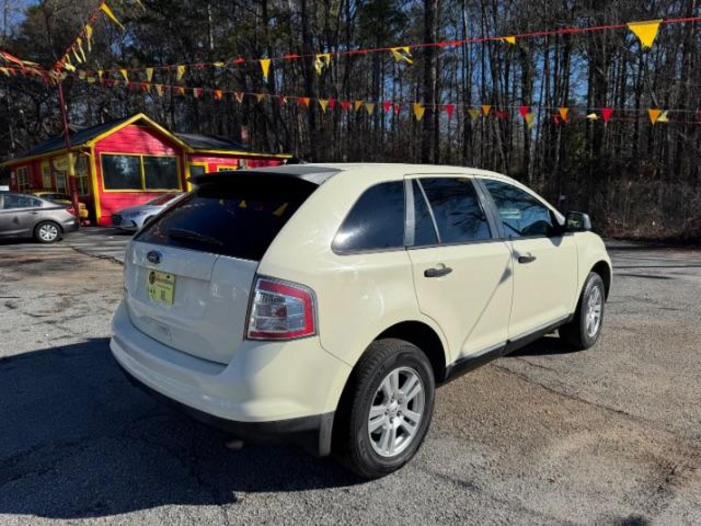 2008 Beige Ford Edge SE FWD (2FMDK36C98B) with an 3.5L V6 DOHC 24V engine, 6-Speed Automatic transmission, located at 1806 Veterans Memorial Hwy SW, Austell, GA, 30168, (770) 944-9558, 33.817959, -84.606987 - Photo#3