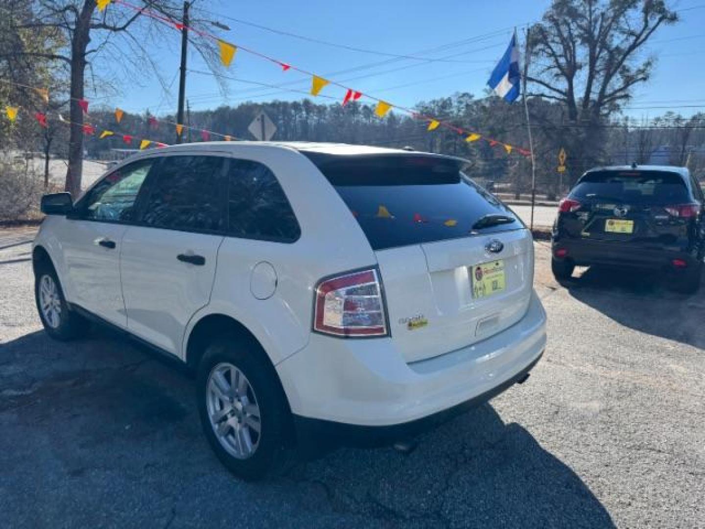 2008 Beige Ford Edge SE FWD (2FMDK36C98B) with an 3.5L V6 DOHC 24V engine, 6-Speed Automatic transmission, located at 1806 Veterans Memorial Hwy SW, Austell, GA, 30168, (770) 944-9558, 33.817959, -84.606987 - Photo#5