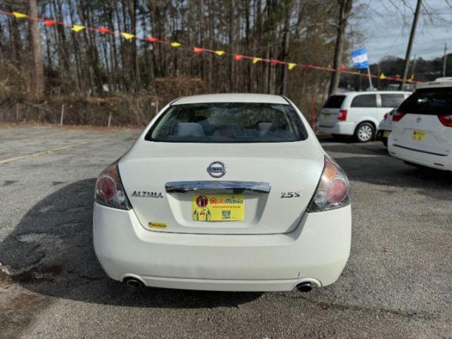 2012 White Nissan Altima 2.5 (1N4AL2APXCC) with an 2.5L L4 DOHC 16V engine, 6-Speed Manual transmission, located at 1806 Veterans Memorial Hwy SW, Austell, GA, 30168, (770) 944-9558, 33.817959, -84.606987 - Photo#4