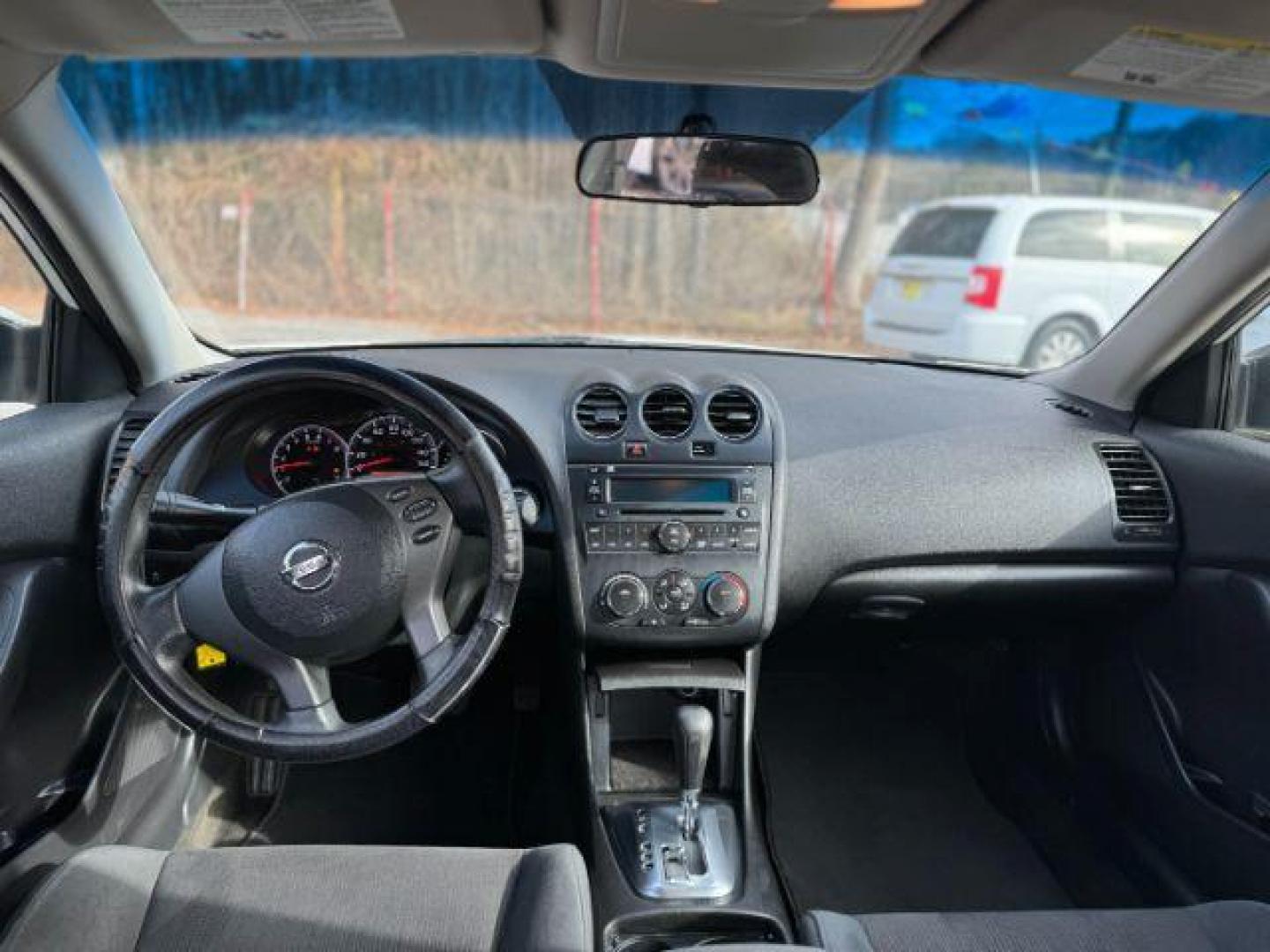 2012 White Nissan Altima 2.5 (1N4AL2APXCC) with an 2.5L L4 DOHC 16V engine, 6-Speed Manual transmission, located at 1806 Veterans Memorial Hwy SW, Austell, GA, 30168, (770) 944-9558, 33.817959, -84.606987 - Photo#11