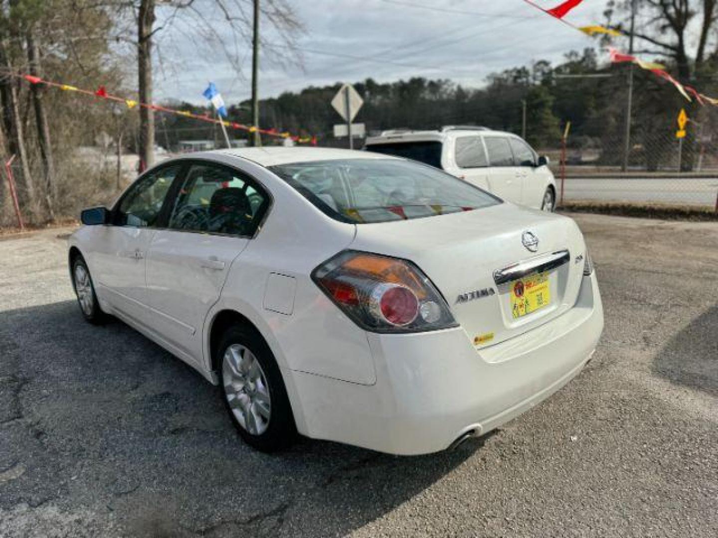 2012 White Nissan Altima 2.5 (1N4AL2APXCC) with an 2.5L L4 DOHC 16V engine, 6-Speed Manual transmission, located at 1806 Veterans Memorial Hwy SW, Austell, GA, 30168, (770) 944-9558, 33.817959, -84.606987 - Photo#5