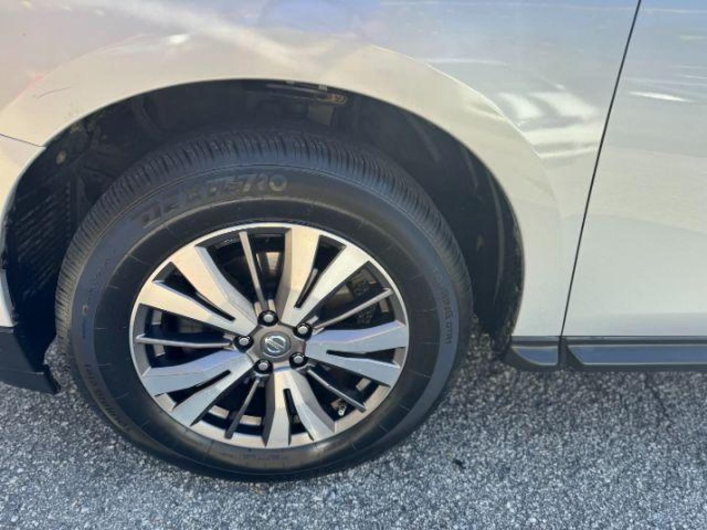 2017 Silver Nissan Pathfinder SV 2WD (5N1DR2MN1HC) with an 3.5L V6 DOHC 24V engine, Continuously Variabl transmission, located at 1806 Veterans Memorial Hwy SW, Austell, GA, 30168, (770) 944-9558, 33.817959, -84.606987 - Photo#20