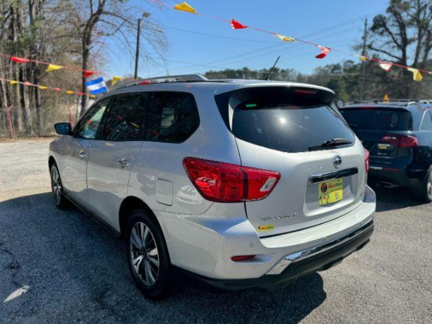 2017 Silver Nissan Pathfinder SV 2WD (5N1DR2MN1HC) with an 3.5L V6 DOHC 24V engine, Continuously Variabl transmission, located at 1806 Veterans Memorial Hwy SW, Austell, GA, 30168, (770) 944-9558, 33.817959, -84.606987 - Photo#5