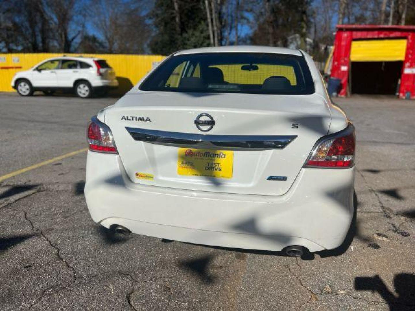 2014 White Nissan Altima 2.5 S (1N4AL3AP7EN) with an 2.5L L4 DOHC 16V engine, Continuously Variabl transmission, located at 1806 Veterans Memorial Hwy SW, Austell, GA, 30168, (770) 944-9558, 33.817959, -84.606987 - Photo#4